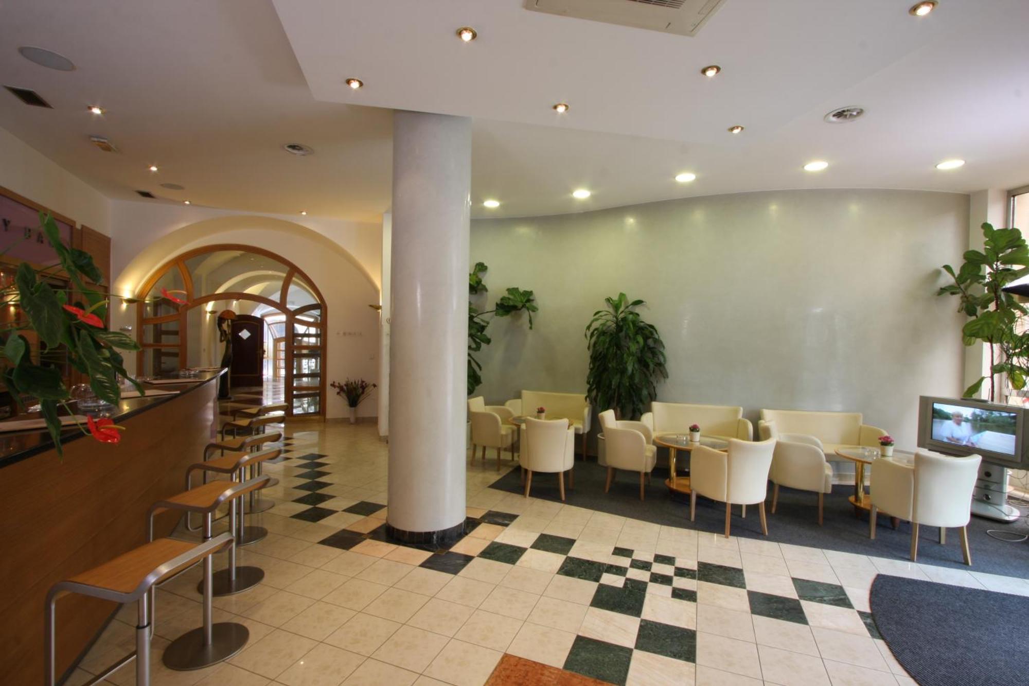 Hotel Trinity Alamóc Kültér fotó
